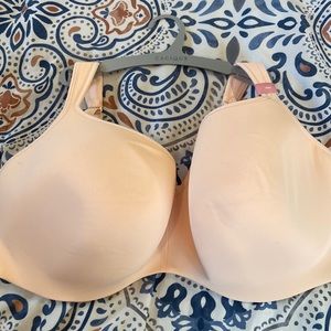 Cacique 42H Smooth Lightly Lined Balconette Bra.
